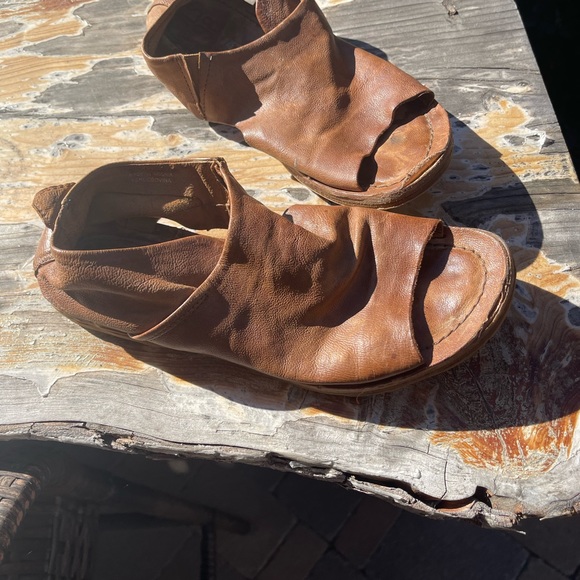 A very well loved pair of AS98 Reilly sandals - Picture 3 of 6